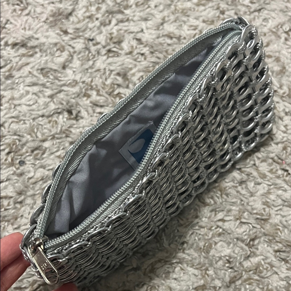 Elegant Silver Chainmail Clutch - Picture 3 of 5